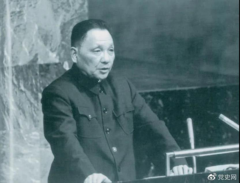 1974年4月10日，邓小平在联合国大会第六届特别会议上发言。